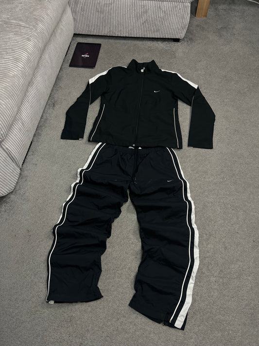 Nike Tracksuit M (Frauen)