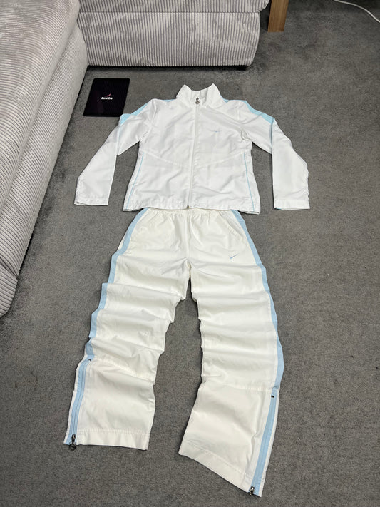 Nike Tracksuit M (Frauen)