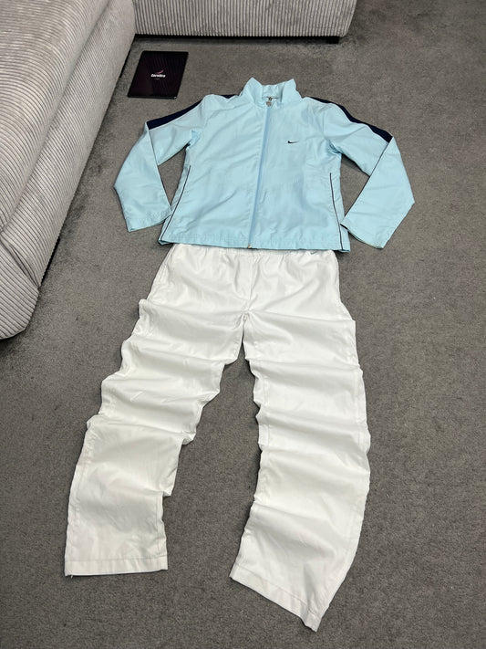 Nike Tracksuit L (Frauen)
